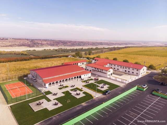 Отель Domeniile Panciu Winery & Resort Sîrbi-36